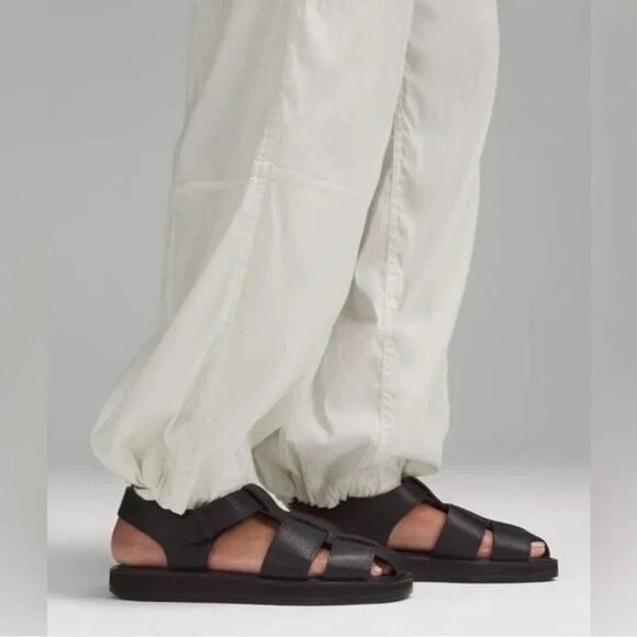 NWT Lululemon Lightweight Adjustable MR Cargo Pant size- LARGE - Picture 5 of 5